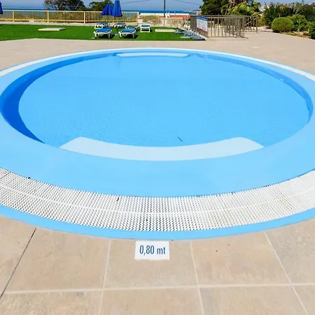 Immaculate 1-Bed Beach Apartment In Albufeira 알부페이라