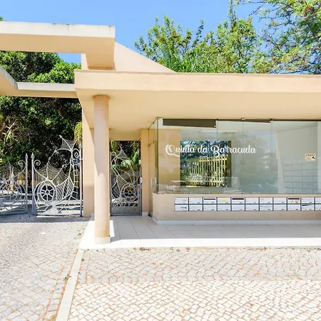 Immaculate 1-Bed Beach Apartment In Albufeira 아파트 *