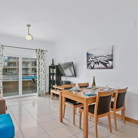 Immaculate 1-Bed Beach Apartment In Albufeira 아파트 알부페이라